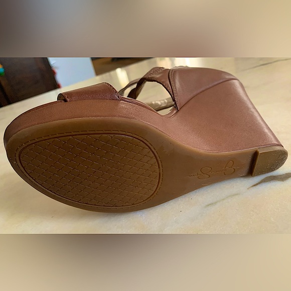 Jessica Simpson brown wadge. - Picture 9 of 10